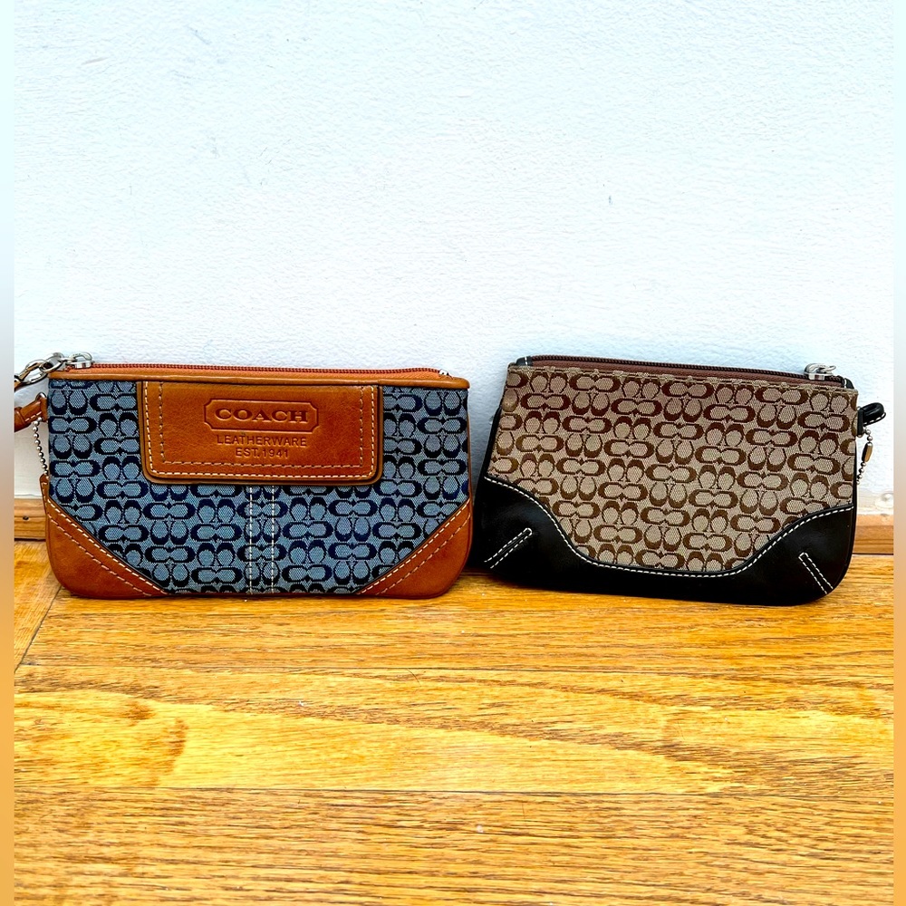🖤 SOLD 🖤 Bundle of 2 Coach wristlets